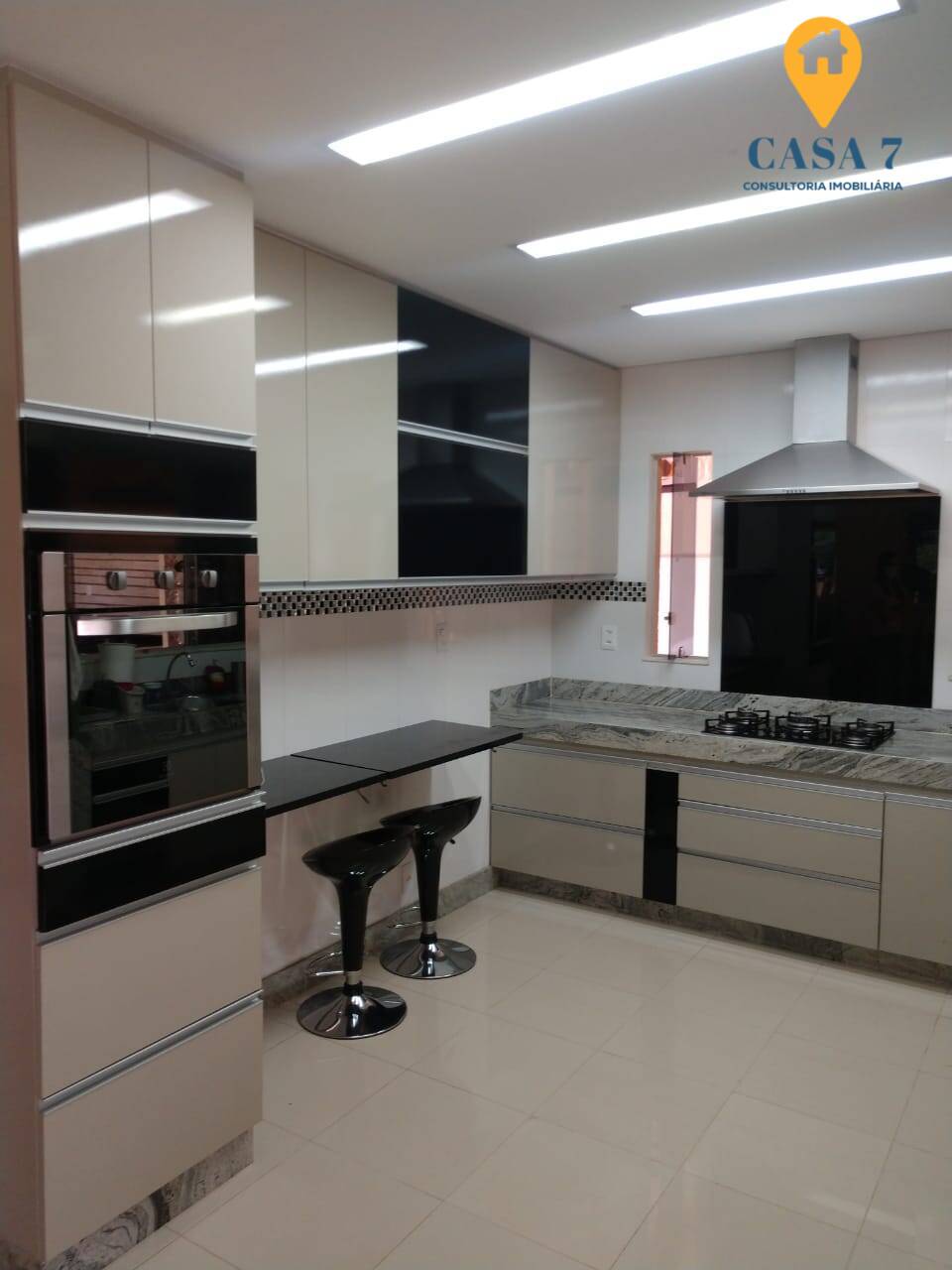 Casa à venda com 3 quartos, 374m² - Foto 6