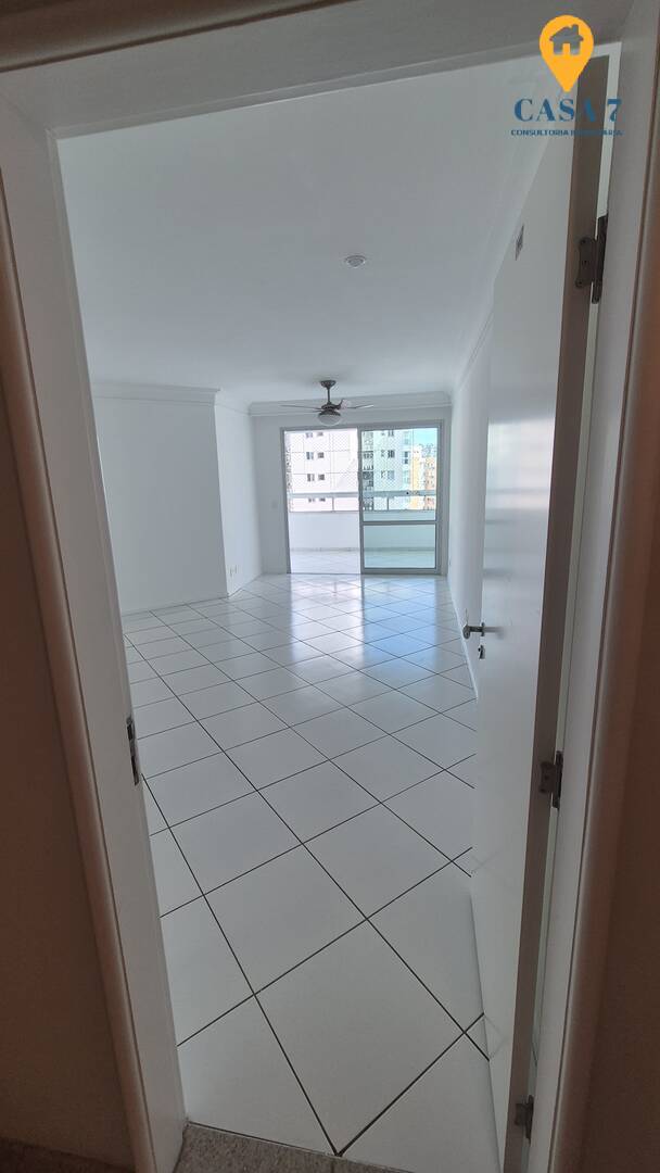 Apartamento para alugar com 4 quartos, 130m² - Foto 2